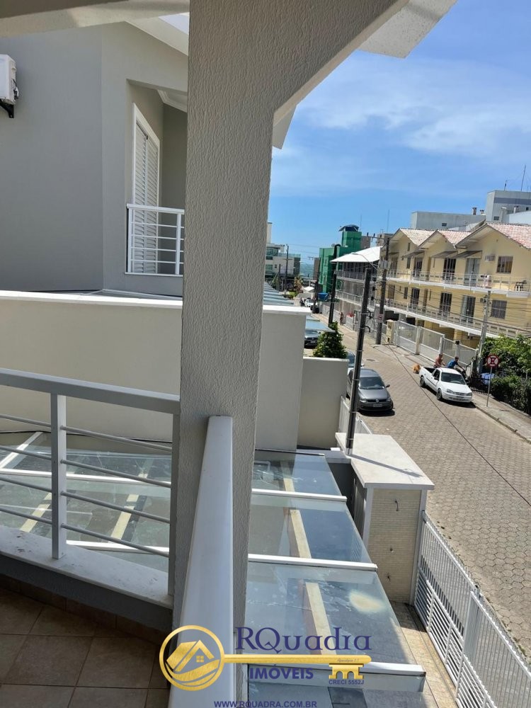 Sobrado Geminado  de 3  Dormitorios