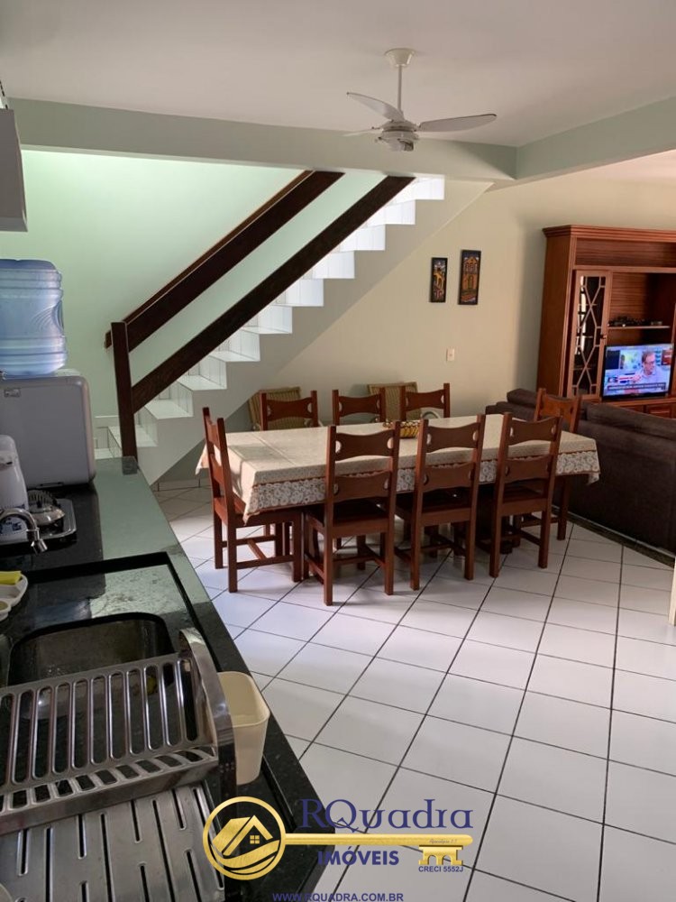 SOBRADO GEMINADO COM 02 DORMITRIOS