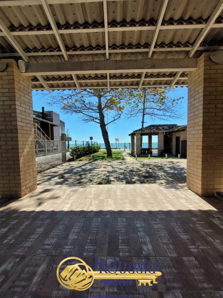 CASA FRENTE MAR COM 04 DORMITRIOS