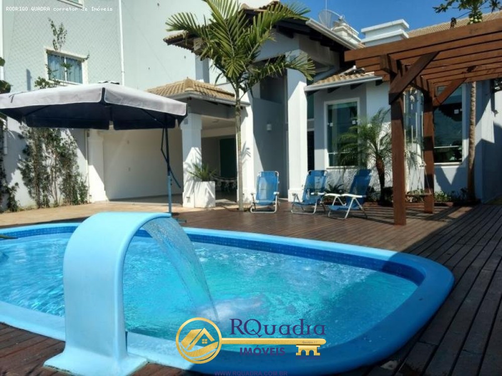 CASA COM PISCINA PRIVATIVA 