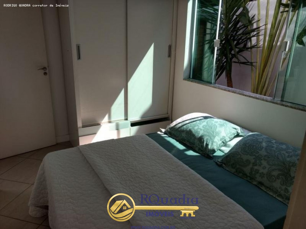 CASA COM PISCINA PRIVATIVA 