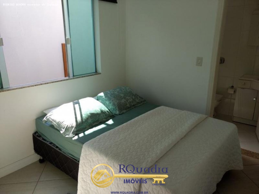 CASA COM PISCINA PRIVATIVA 