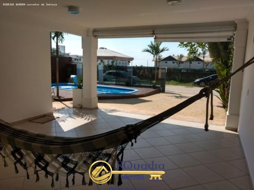 CASA COM PISCINA PRIVATIVA 