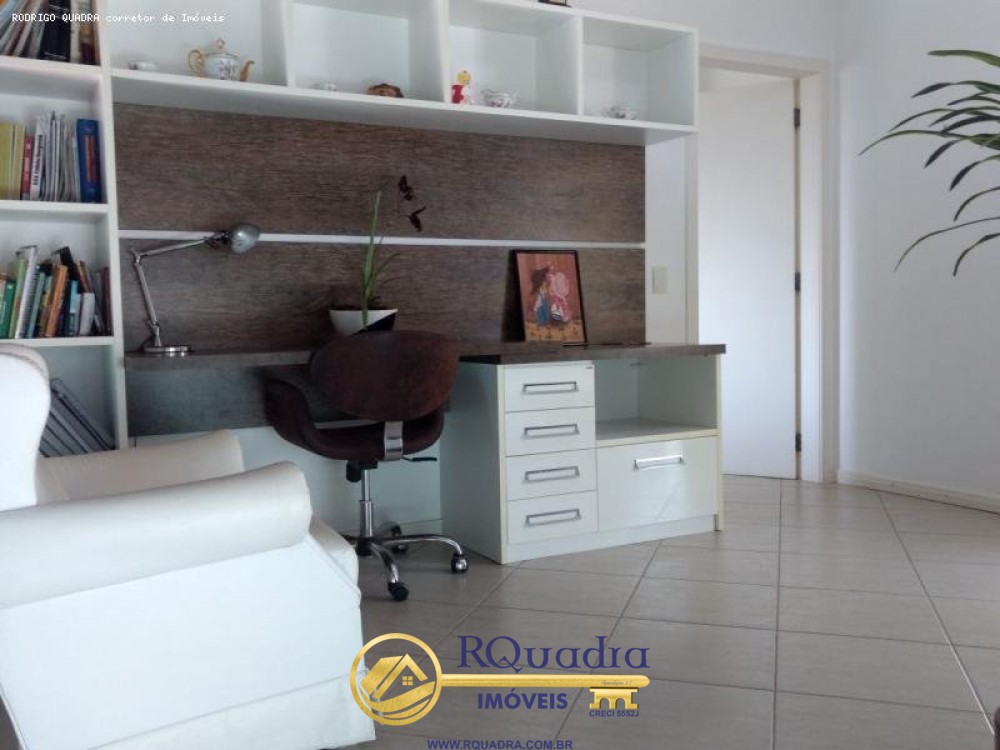 CASA COM PISCINA PRIVATIVA 