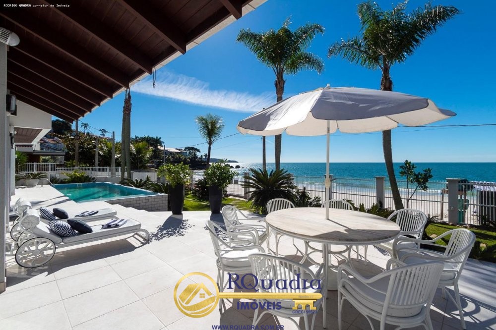 CASA COM 6 DORMITORIOS FRENTE MAR