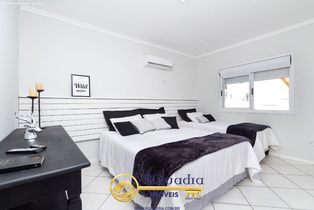 CASA COM 6 DORMITORIOS FRENTE MAR