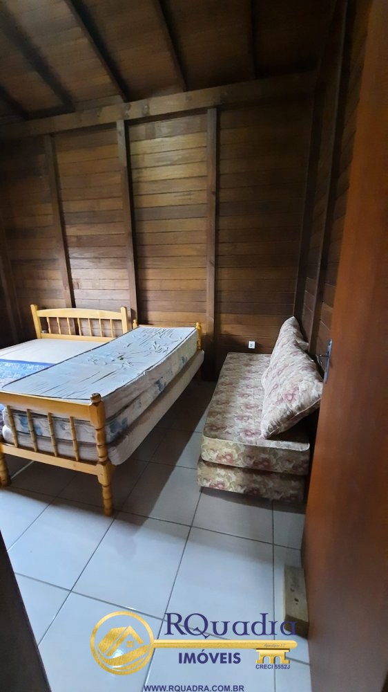 CASA COM 3 DORMITORIOS