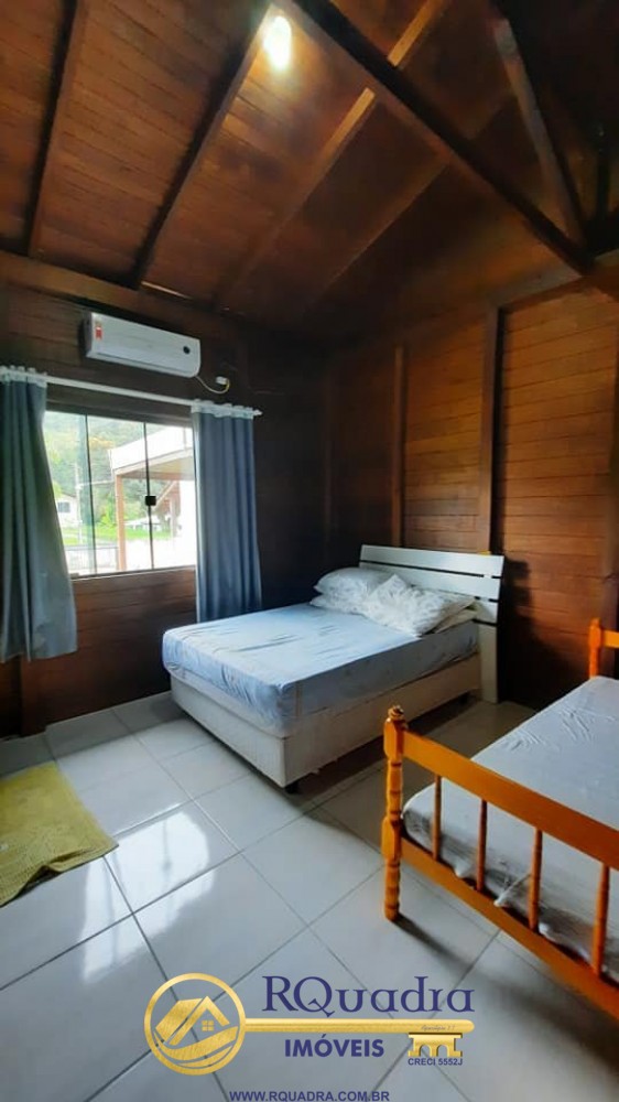 CASA COM 3 DORMITORIOS