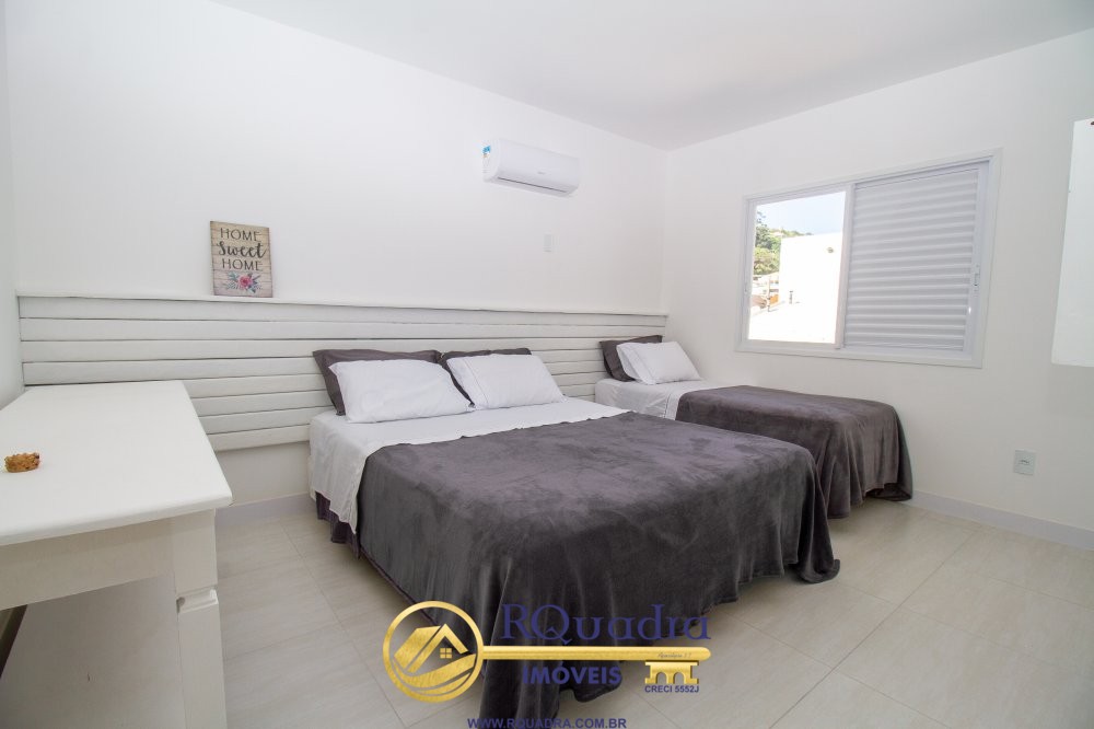 BEL�SSIMA CASA FRENTE AO MAR