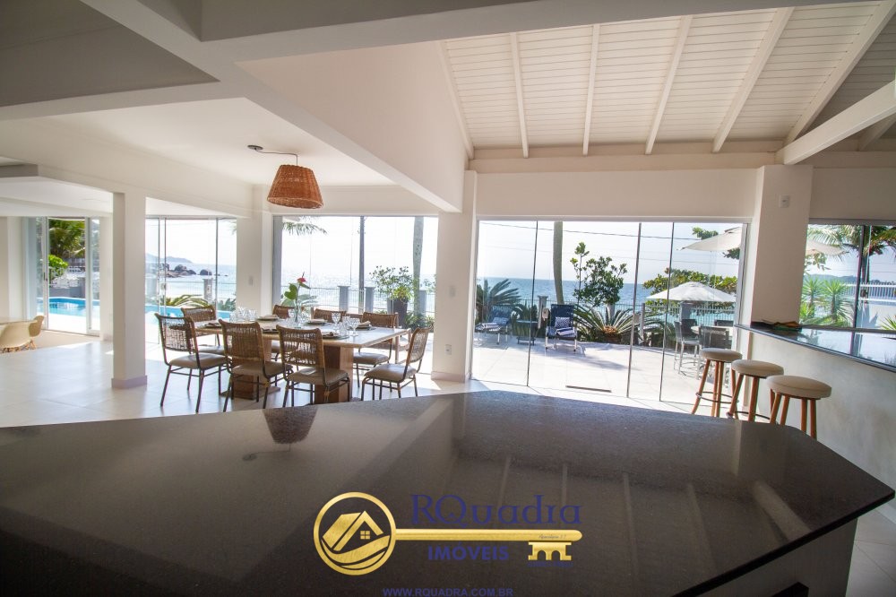 BEL�SSIMA CASA FRENTE AO MAR