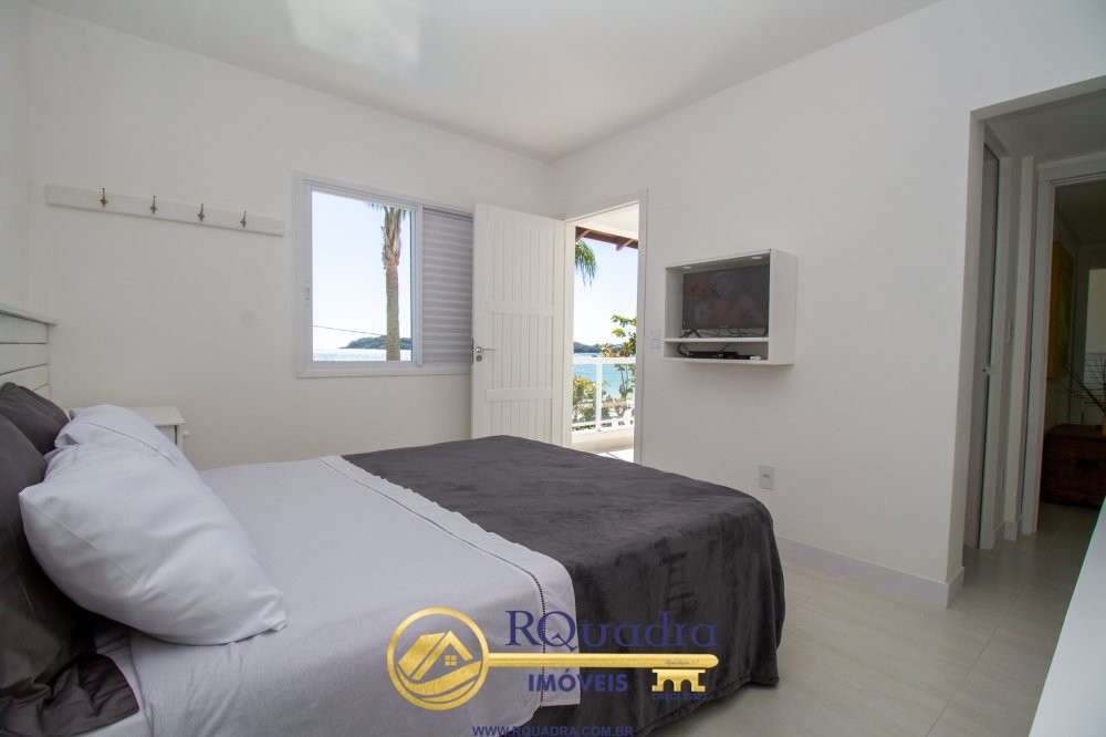 BEL�SSIMA CASA FRENTE AO MAR