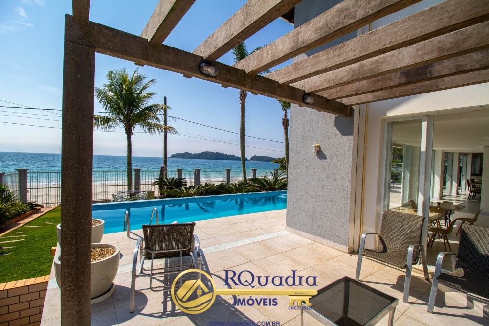 BEL�SSIMA CASA FRENTE AO MAR