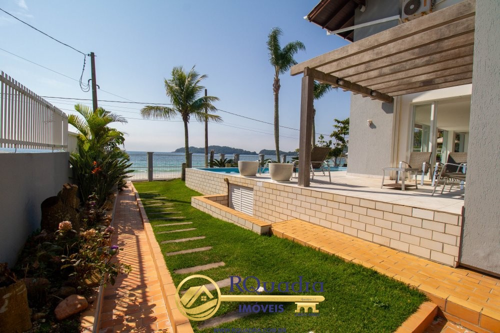 BEL�SSIMA CASA FRENTE AO MAR