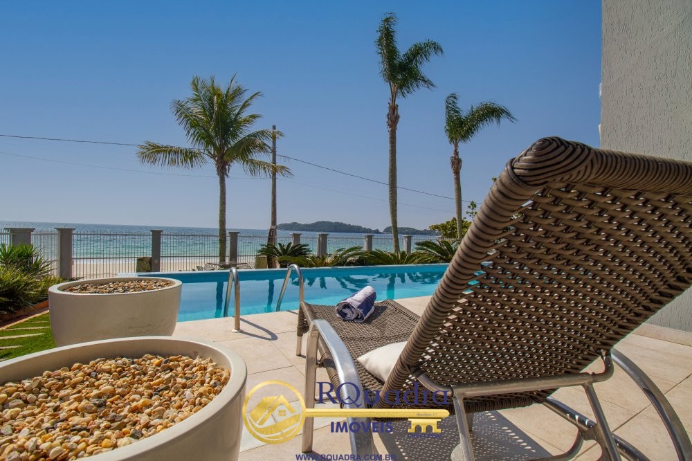 BEL�SSIMA CASA FRENTE AO MAR