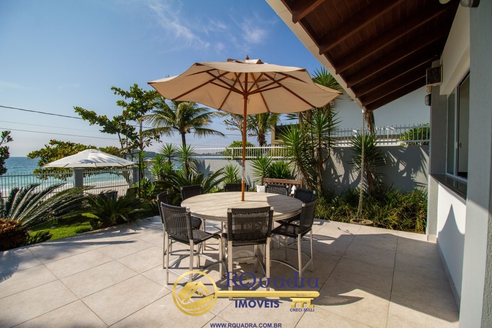 BEL�SSIMA CASA FRENTE AO MAR