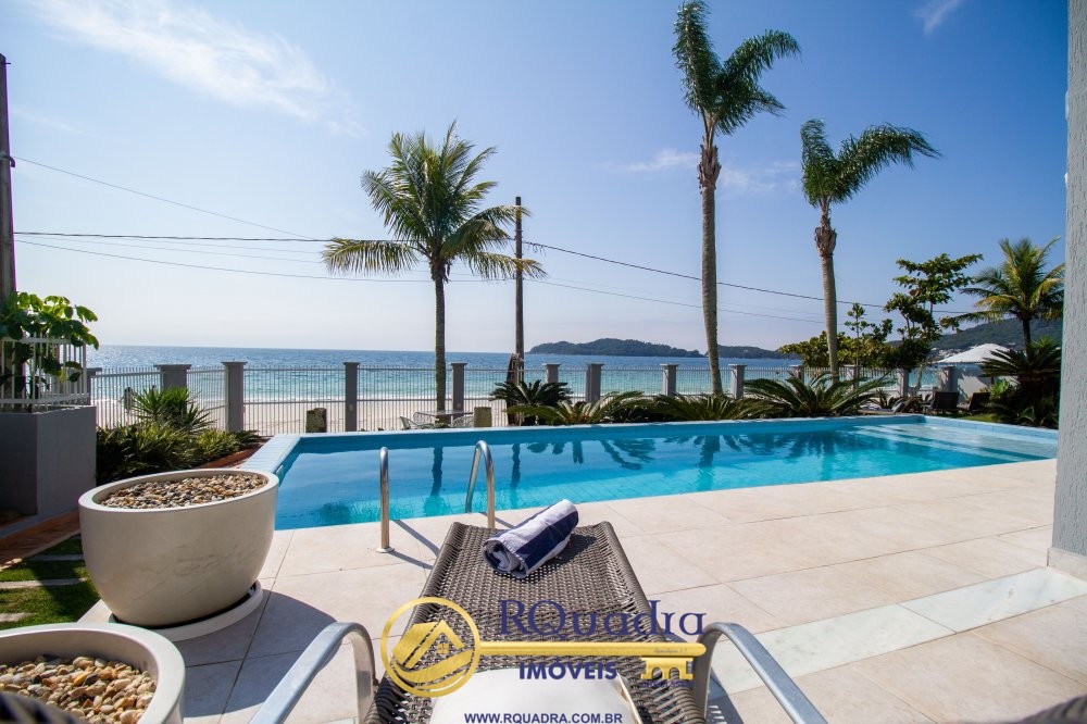 BEL�SSIMA CASA FRENTE AO MAR