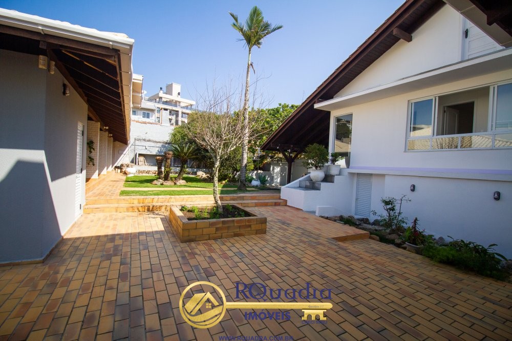 BEL�SSIMA CASA FRENTE AO MAR