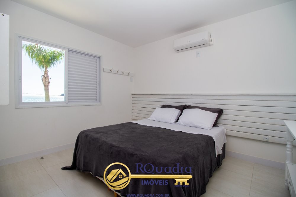 BEL�SSIMA CASA FRENTE AO MAR