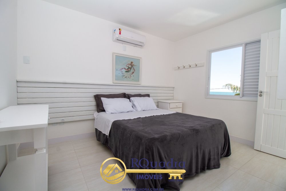 BEL�SSIMA CASA FRENTE AO MAR