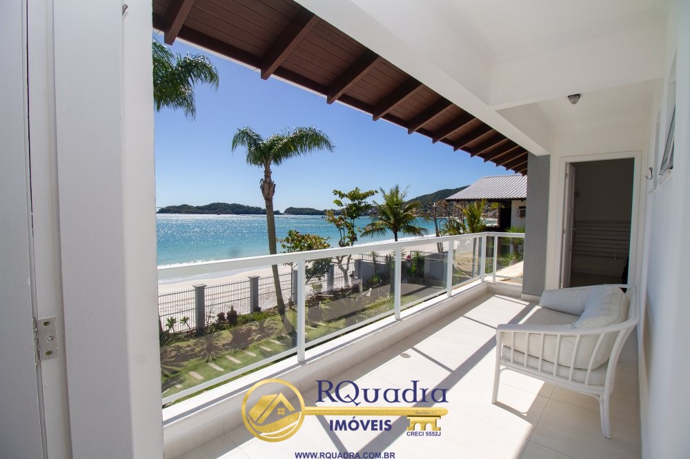 BEL�SSIMA CASA FRENTE AO MAR