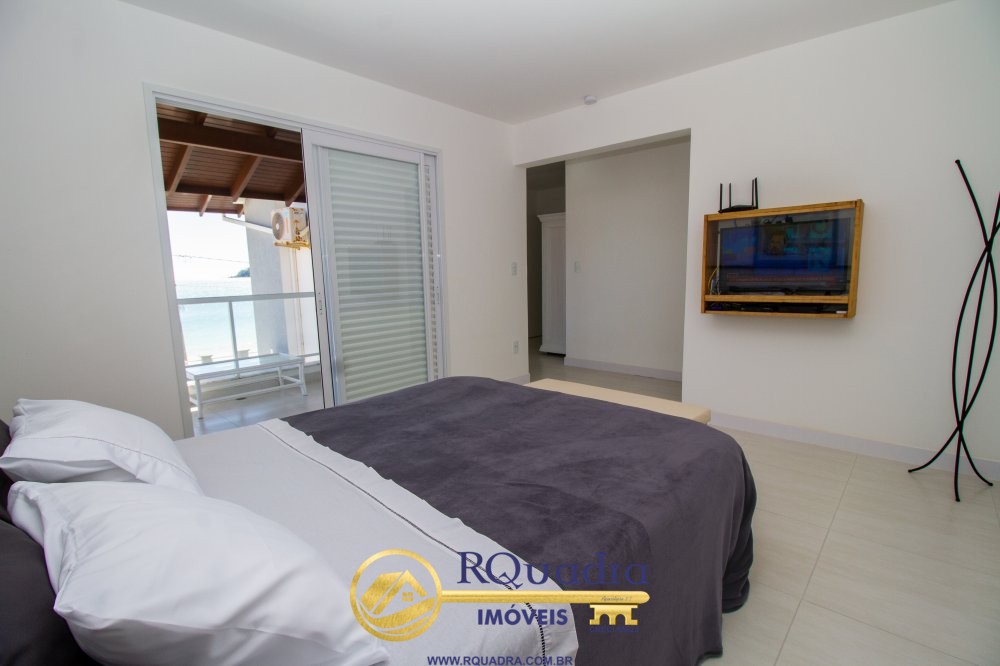 BEL�SSIMA CASA FRENTE AO MAR