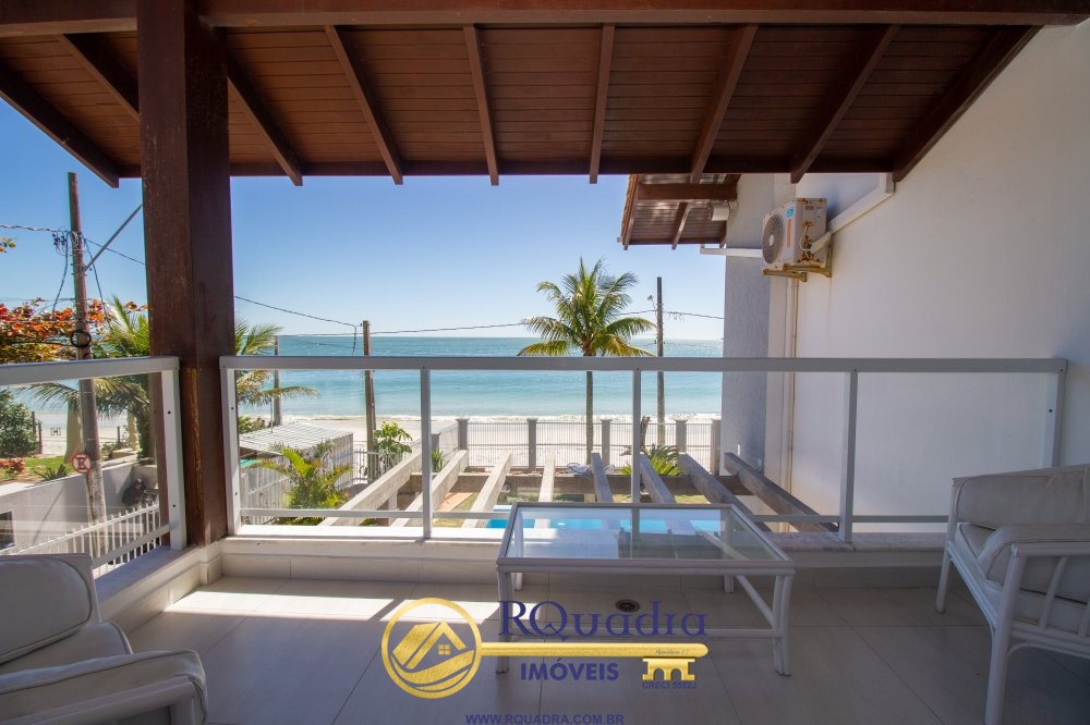 BEL�SSIMA CASA FRENTE AO MAR