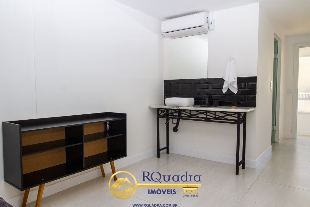 BEL�SSIMA CASA FRENTE AO MAR
