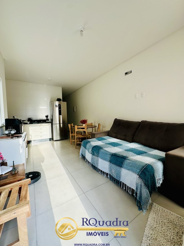 Casa com 2 dormitrios em Zimbros!