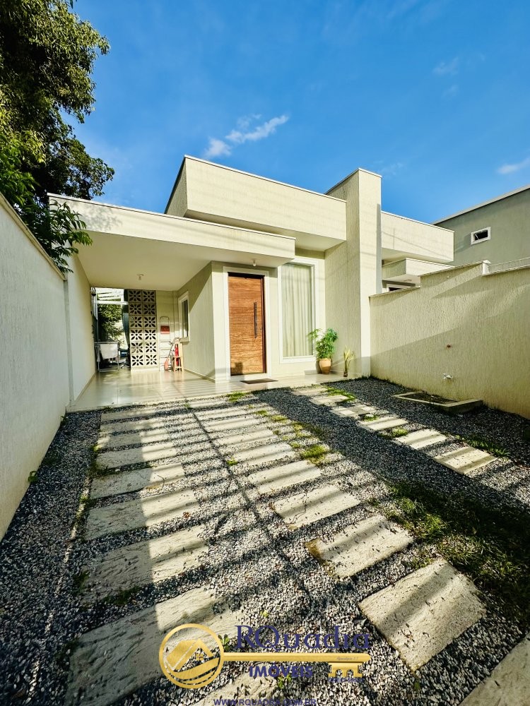 Casa com 2 dormitrios em Zimbros!