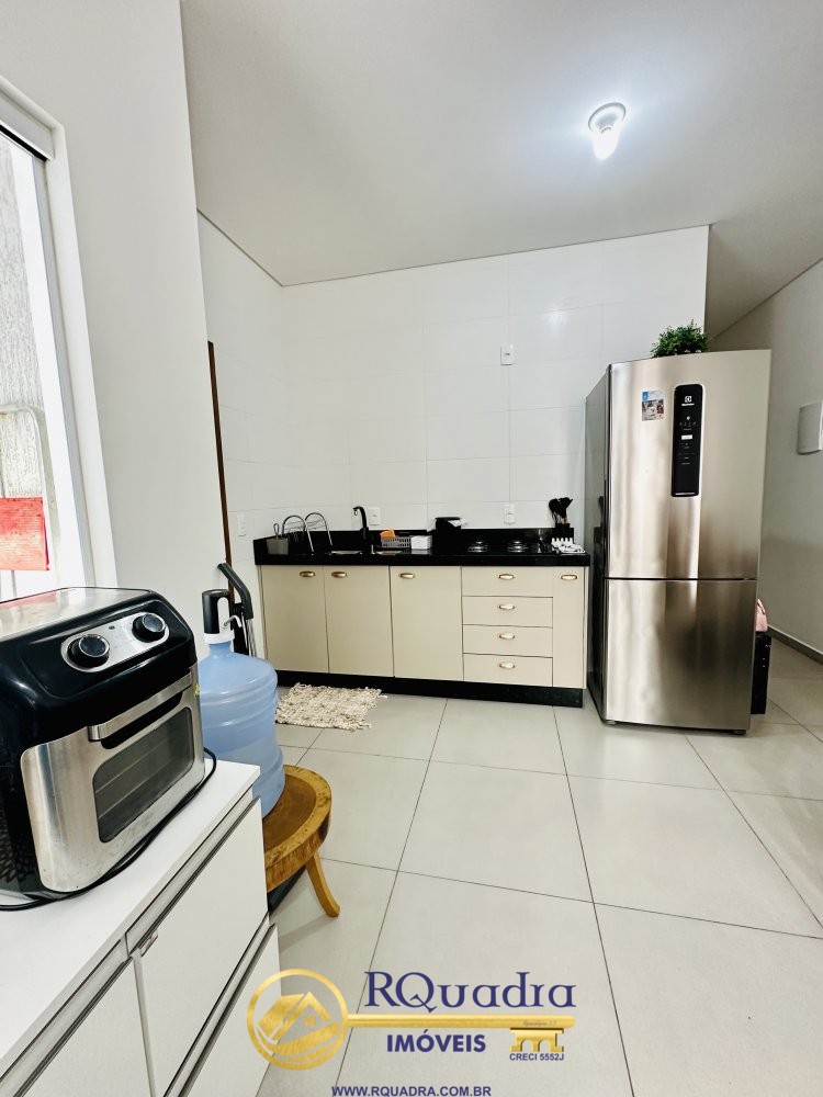 Casa com 2 dormitrios em Zimbros!