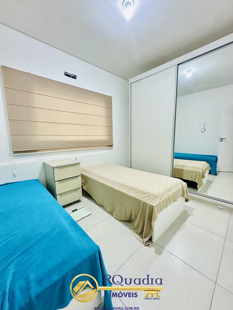 Casa com 2 dormitrios em Zimbros!