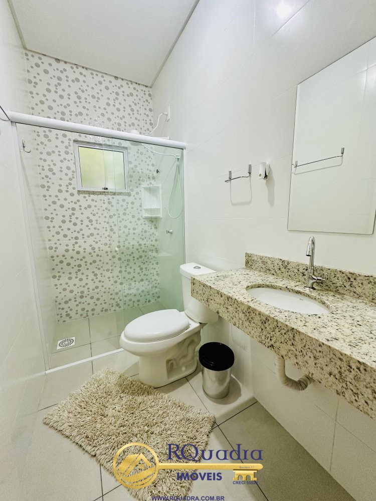 Casa com 2 dormitrios em Zimbros!