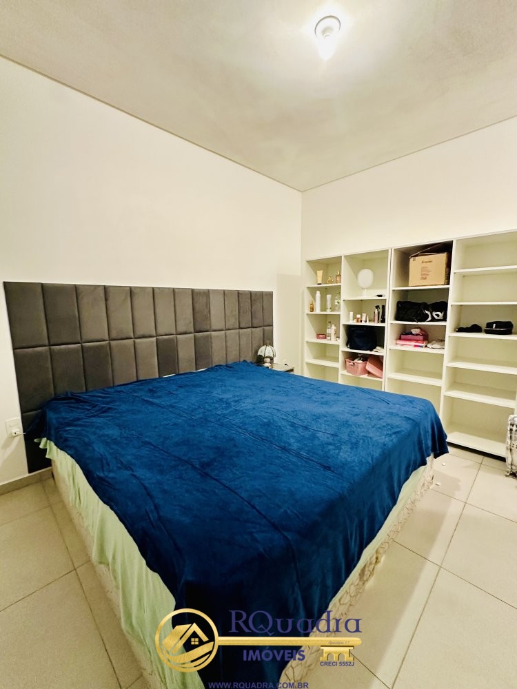 Casa com 2 dormitrios em Zimbros!