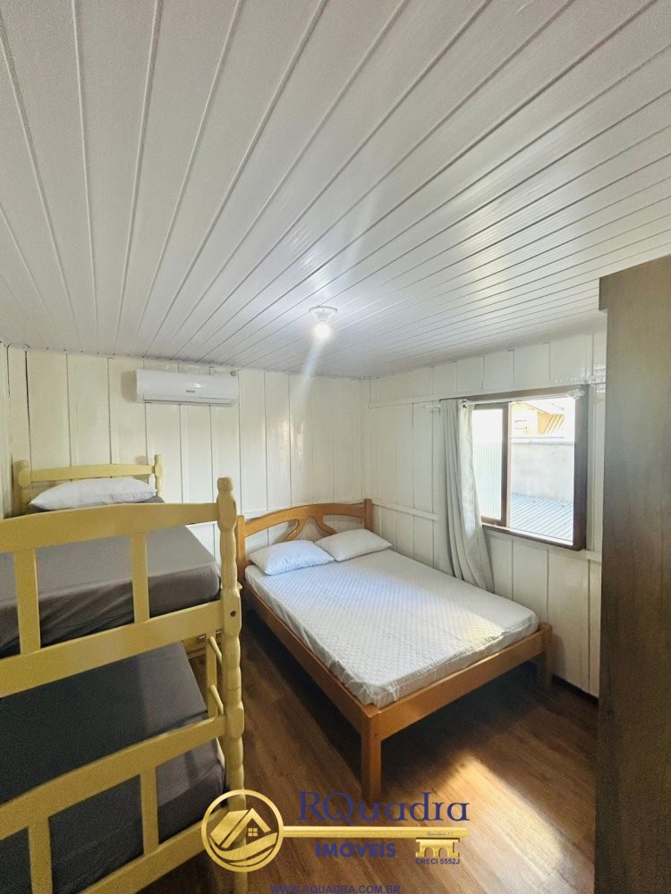 Linda casa de 4 dormitrios - Na praia de Bombas  