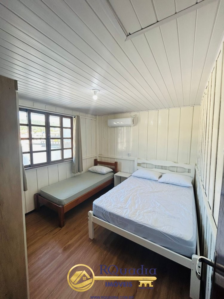 Linda casa de 4 dormitrios - Na praia de Bombas  