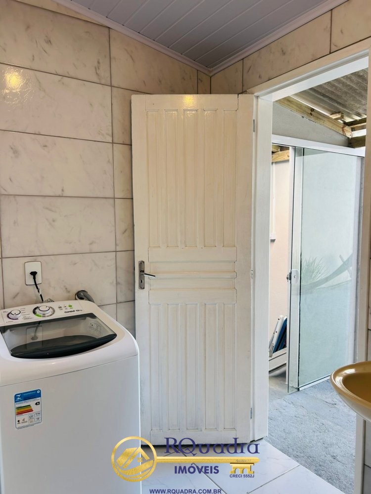 Linda casa de 4 dormitrios - Na praia de Bombas  