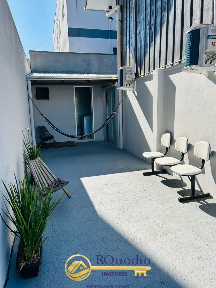 Linda casa de 4 dormitrios - Na praia de Bombas  