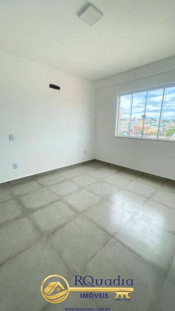 APARTAMENTO COM 3 QUARTOS EM BOMBAS 