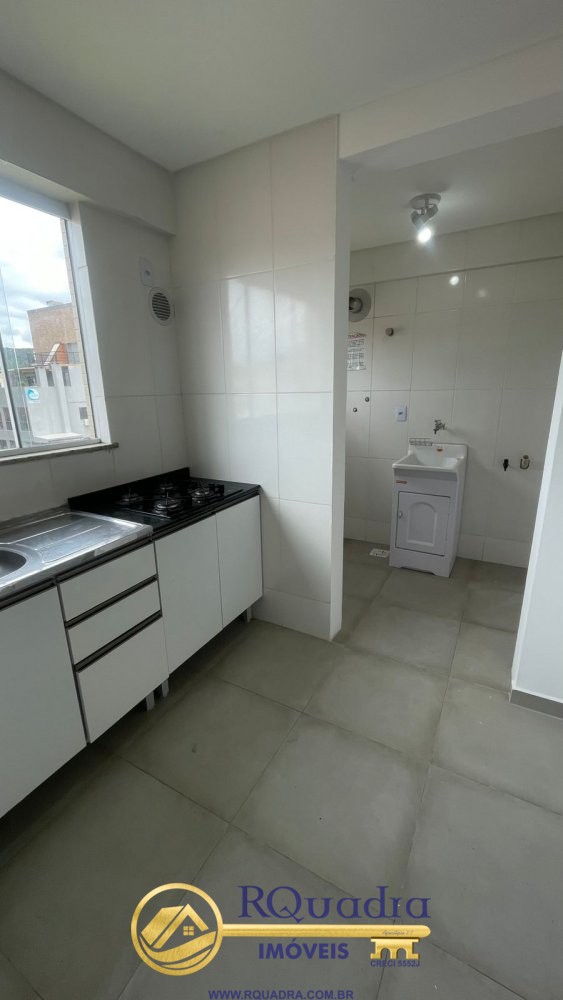 APARTAMENTO COM 3 QUARTOS EM BOMBAS 