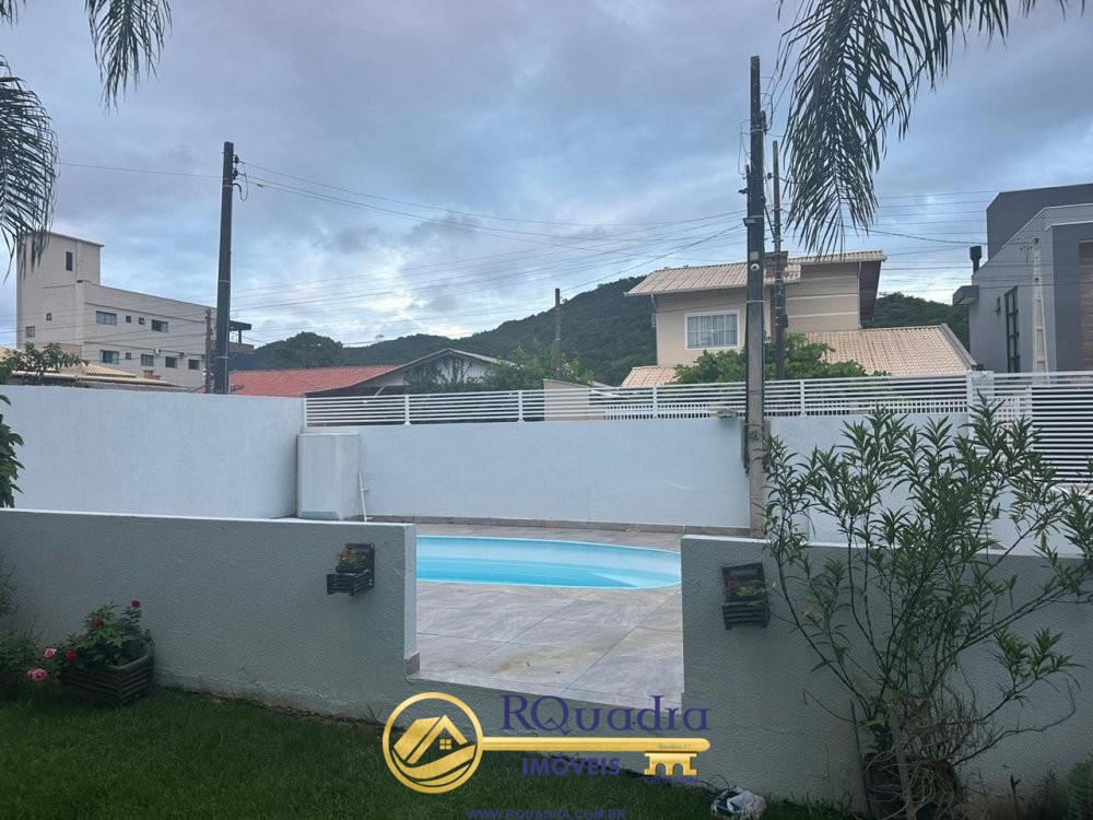 CASA COM 5 SUITES E PISCINA EM ZIMBROS