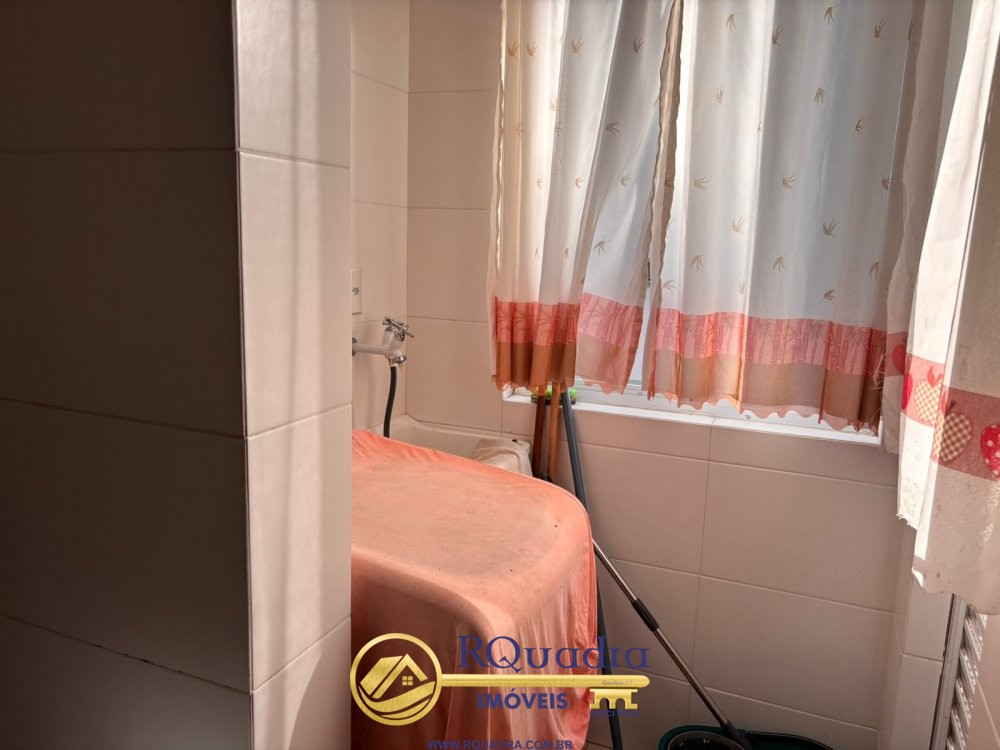 APARTAMENTO 2 QUARTOS EM BOMBAS