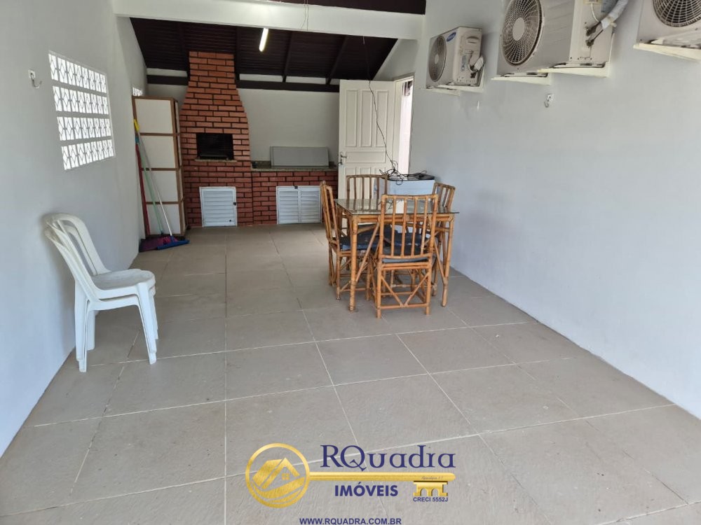 CASA NO CENTRO DE BOMBINHAS 