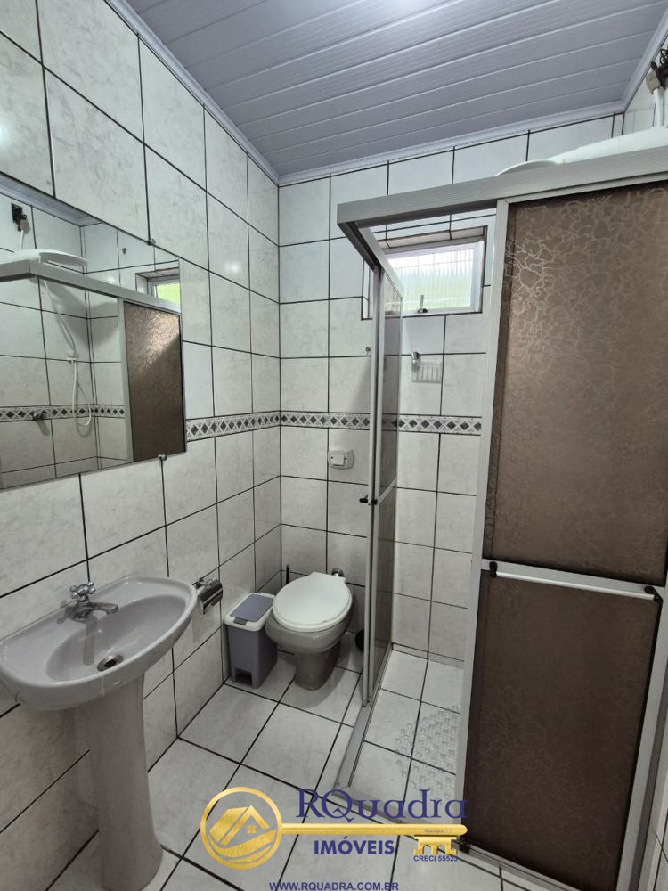 CASA NO CENTRO DE BOMBINHAS 