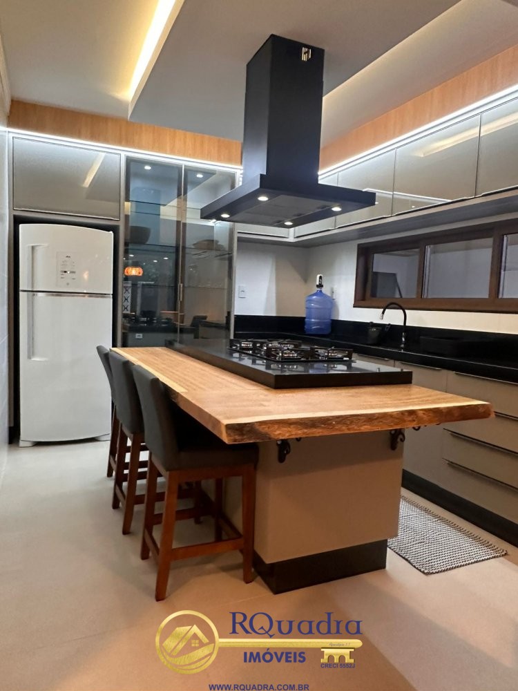 Sobrado 4 su�tes com piscina 