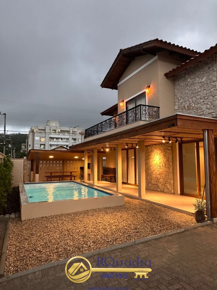 Sobrado 4 su�tes com piscina 